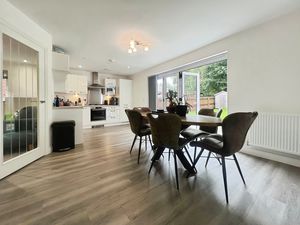 Kitchen Diner- click for photo gallery